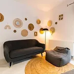 Apartment Arte - 2 Bedroom Near Coresi Mall With Free Parking