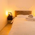 Apartment Arte - 2 Bedroom Near Coresi Mall With Free Parking Brasov