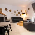 Arte - 2 Bedroom Near Coresi Mall With Free Parking Apartment