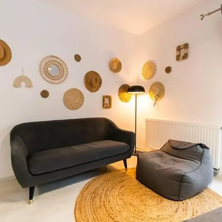 Apartament Arte - 2 Bedroom Near Coresi Mall With Free Parking
