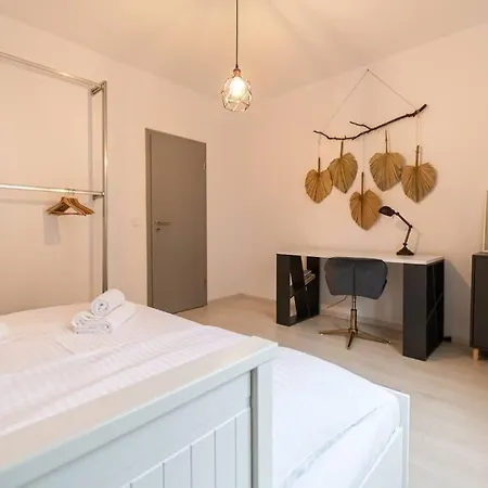 Apartament Arte - 2 Bedroom Near Coresi Mall With Free Parking *