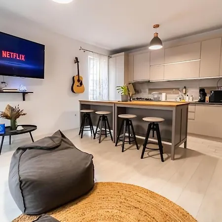 Arte - 2 Bedroom Near Coresi Mall With Free Parking