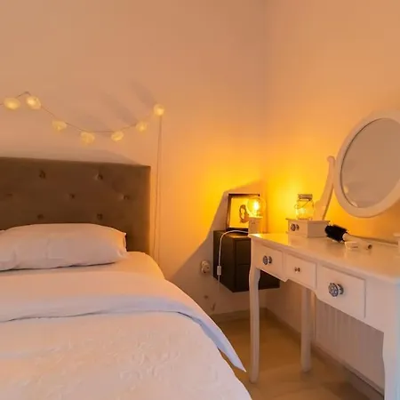 Apartment Arte - 2 Bedroom Near Coresi Mall With Free Parking