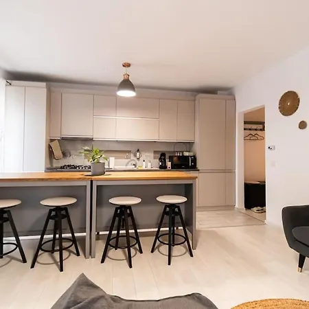 Arte - 2 Bedroom Near Coresi Mall With Free Parking Brasov