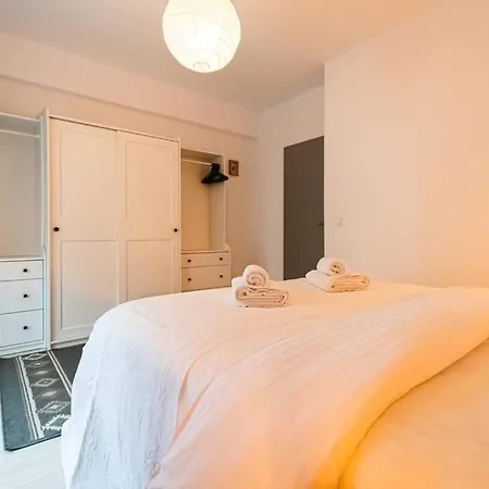 Apartment Arte - 2 Bedroom Near Coresi Mall With Free Parking Brasov