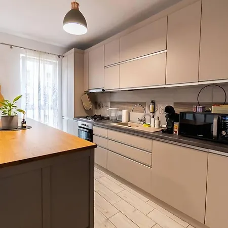 Arte - 2 Bedroom Near Coresi Mall With Free Parking Apartament *