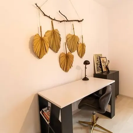 Apartamento Arte - 2 Bedroom Near Coresi Mall With Free Parking *