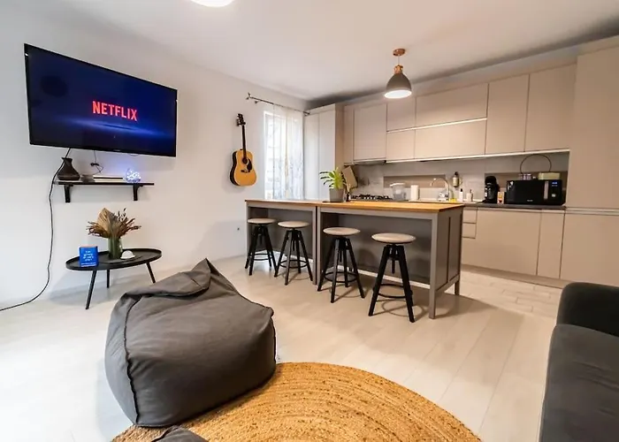 Arte - 2 Bedroom Near Coresi Mall With Free Parking