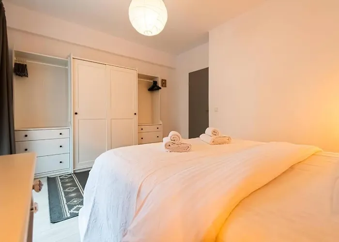 Apartment Arte - 2 Bedroom Near Coresi Mall With Free Parking Brasov