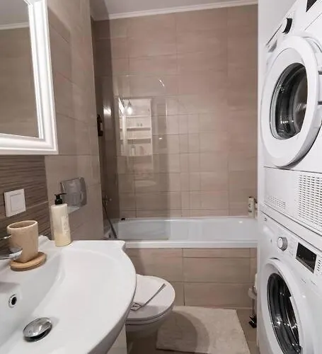 Arte - 2 Bedroom Near Coresi Mall With Free Parking Apartment *